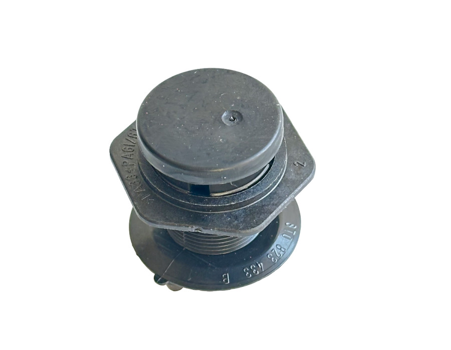 Відбійник капоту 8t0823433b, чорного кольору